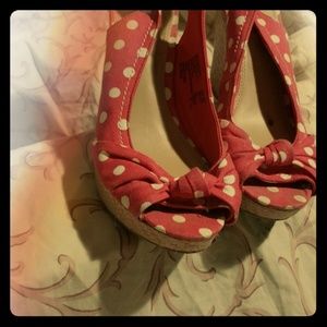 American eagle wedge heels